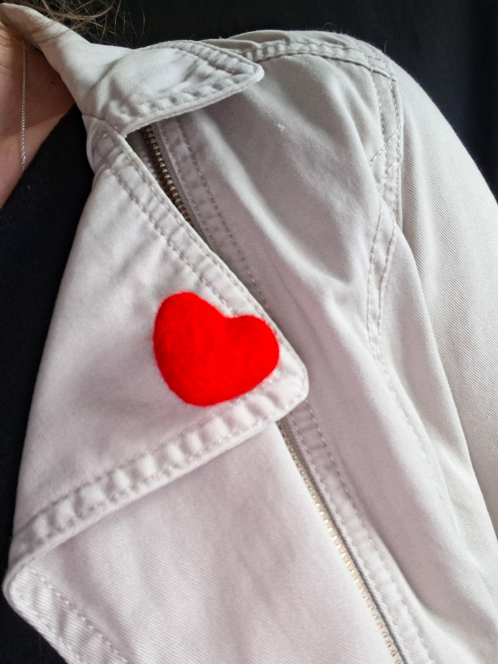 Pins cœur en laine cardée