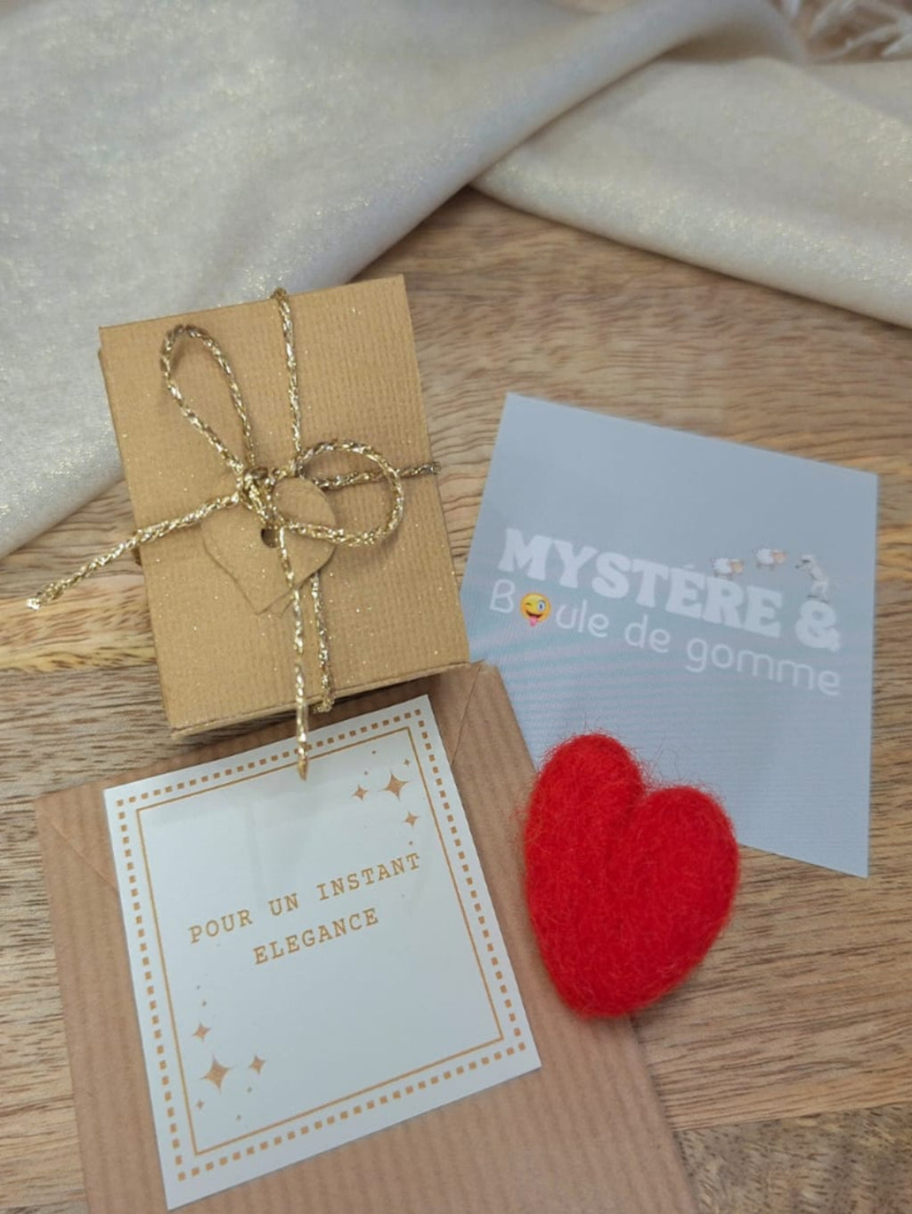 Pins cœur en laine cardée